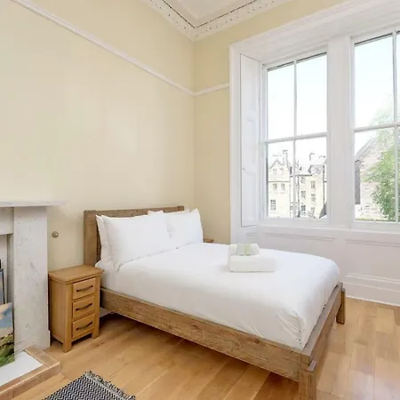 Appartement Lovely 2-bed Apt 2-min From Haymarket Station Édimbourg