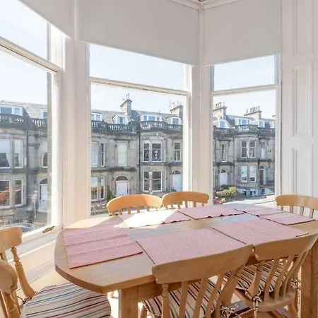 Apartment Lovely 2-bed Apt 2-min From Haymarket Station Edinburgh