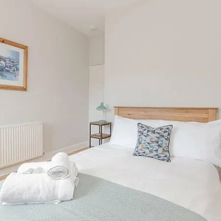 Altido Elegant Georgian 2-bedrm Apt In Heart Of Old Town Daire