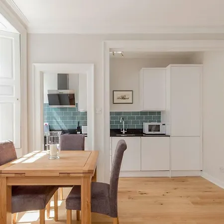 Altido Elegant Georgian 2-bedrm Apt In Heart Of Old Town * Edinburgh