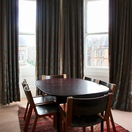 Fabulous 6 Bedroom Apartament Edynburg