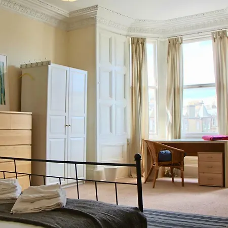 Fabulous 6 Bedroom Apartament *