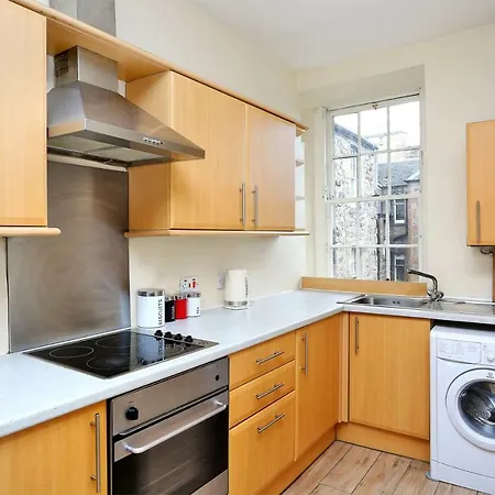 Apartment World's End - Historic 2 Bed On The Royal Mile, Sleeps 4 Edinburgh