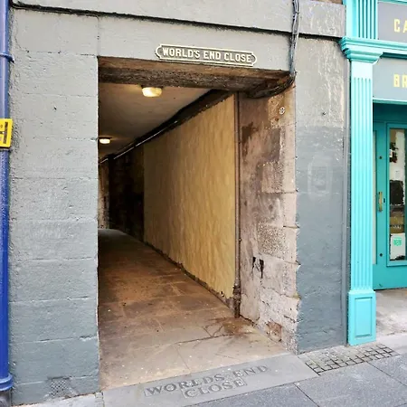 Apartment World's End - Historic 2 Bed On The Royal Mile, Sleeps 4