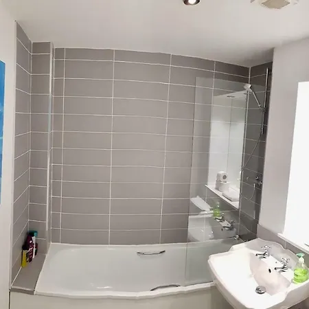 2 Bedroom Flat Near Playhouse Appartement *