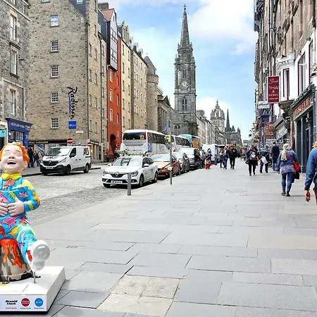 Apartment World's End - Historic 2 Bed On The Royal Mile, Sleeps 4 *