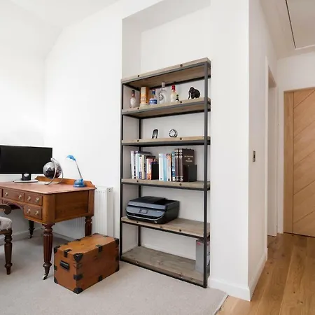 Trinity - With Private Garden And Parking אדינבורו