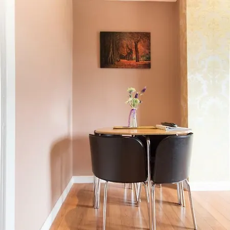 Montgomery - Stevensons Apartamento