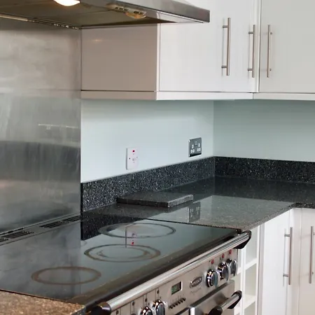 2 Bedroom House In Haymarket Accommodates 4 * 爱丁堡