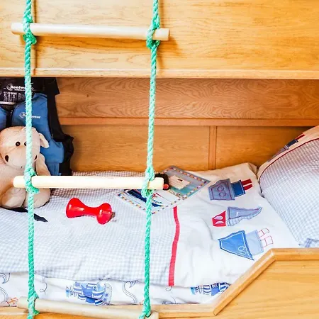 - Houseboats Bateau-hôtel 4*