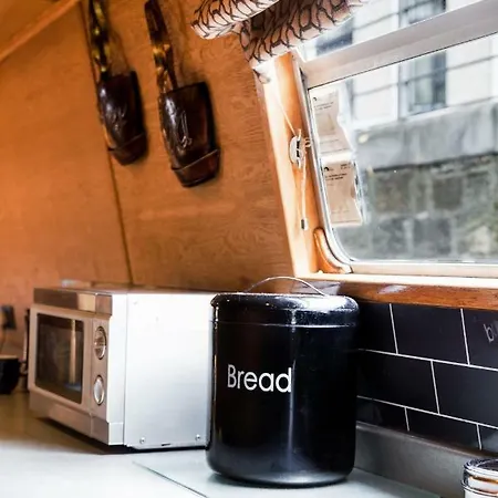 Botel - Houseboats 4*