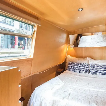 - Houseboats