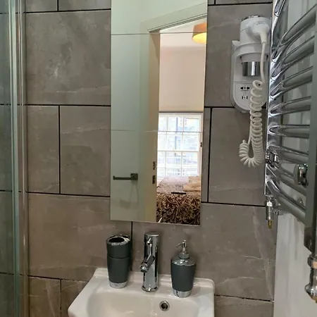 Royal Mile Balconies By The Castle 5* Edimburgo