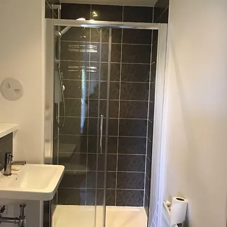 Spacious 2 Bedroom Flat With Parking * Edimburgo