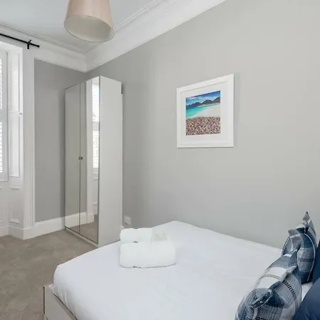 Cozy 3 Bedroom In The Heart Of Old Town - Perfect For The Fringe דירה