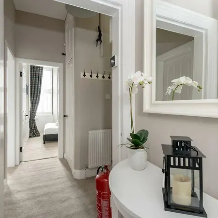 Cozy 3 Bedroom In The Heart Of Old Town - Perfect For The Fringe אדינבורו