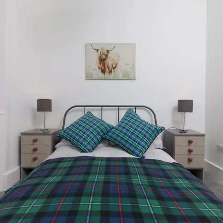 Comfortable 3 Bedroom Top Floor Flat In Old Town Apartament