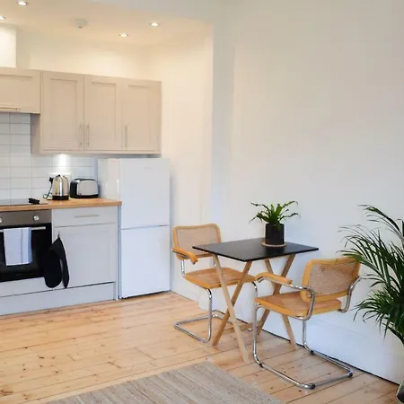 Modern 1 Bedroom Flat In The Heart Of * Edinburgh