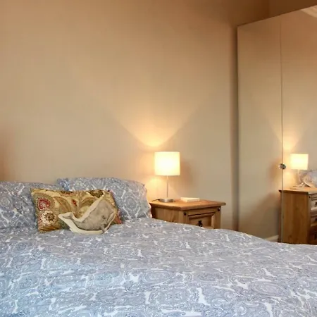 1 Bedroom Off Leith Walk * Edinburgh