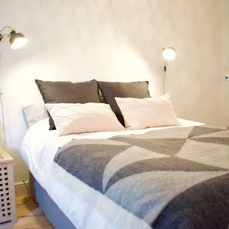 شقة Modern 3 Bedroom With Courtyard In The New Town