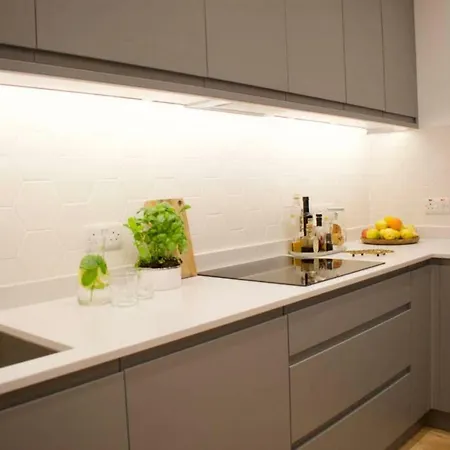 شقة Modern 3 Bedroom With Courtyard In The New Town *