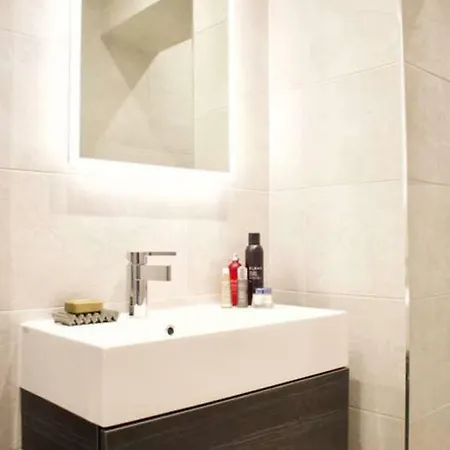 Modern 3 Bedroom With Courtyard In The New Town إدنبرة