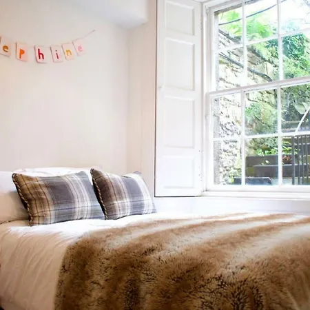 Modern 3 Bedroom With Courtyard In The New Town Apartment Edinburgh