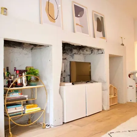 Modern 3 Bedroom With Courtyard In The New Town *