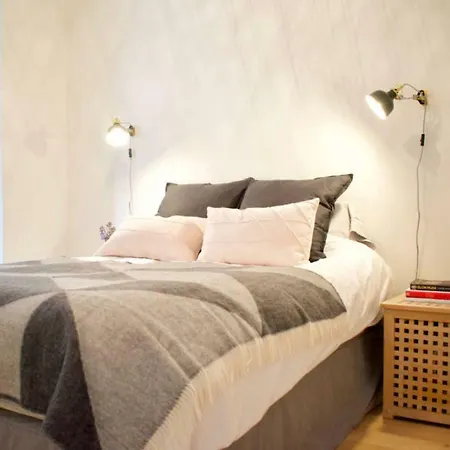 Modern 3 Bedroom With Courtyard In The New Town شقة *