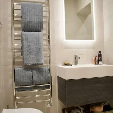 Modern 3 Bedroom With Courtyard In The New Town إدنبرة