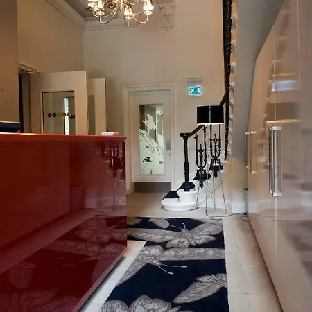 21212 Hotel
