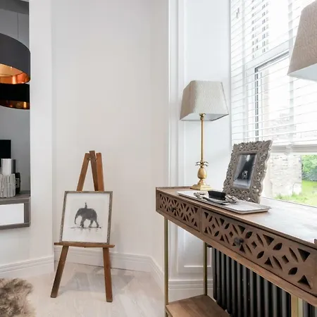Modern Meadowbank Apartment