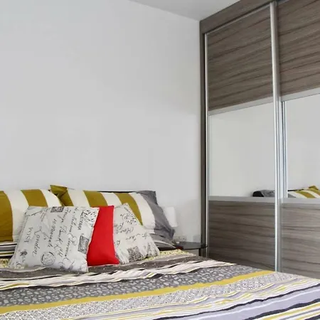 Comfortable Stylish East-end Retreat *