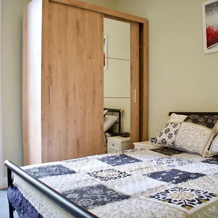 Welcoming 2 Bedroom Flat Near Fountainbridge Daire Edinburgh