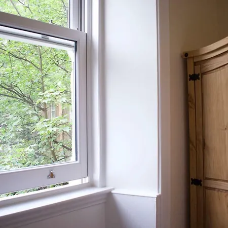 Welcoming 2 Bedroom Flat Near Fountainbridge *