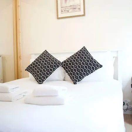 Apartamento Refurbished Homely 1 Bedroom Flat In *