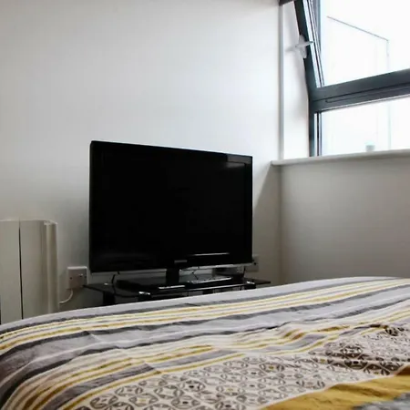 Comfortable Stylish East-end Retreat