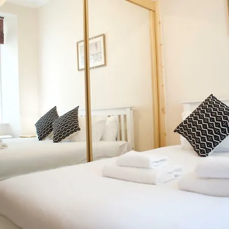 Refurbished Homely 1 Bedroom Flat In Apartamento *