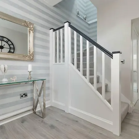 Holiday home Altido Main Door Entrance Private Courtyard On The Park Edinburgh
