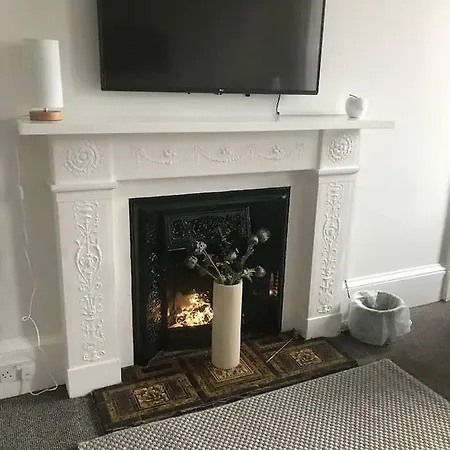 Bright Beautiful Victorian Flat Central Edinburgh