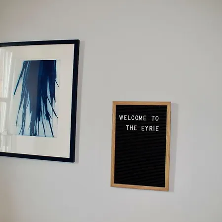Aesthetic 1 Bedroom Flat In Heart Of City Apartamento