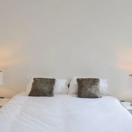 Bright 4 Bedroom Flat In Newington * Edinburgh