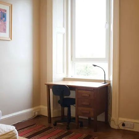 Homely 3 Bedroom Flat With Elevated Views Appartamento