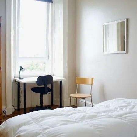 Homely 3 Bedroom Flat With Elevated Views