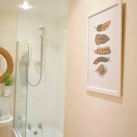 Homely 3 Bedroom Flat With Elevated Views Appartamento