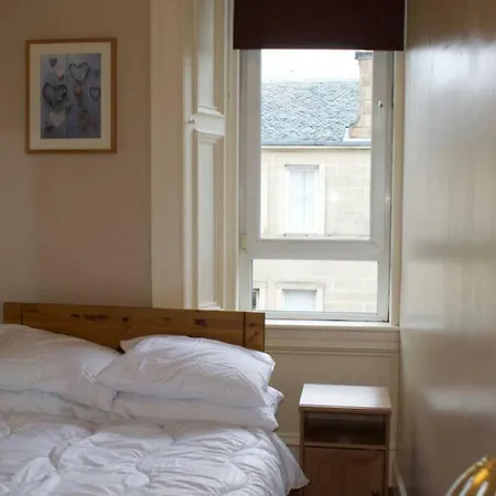 Homely 3 Bedroom Flat With Elevated Views * Edimburgo