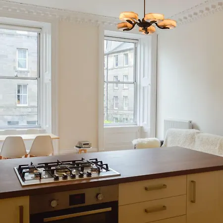 Bright 4 Bedroom Flat In Newington Apartment Edinburgh