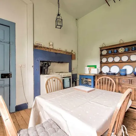 Authentic 3br By Guestready *
