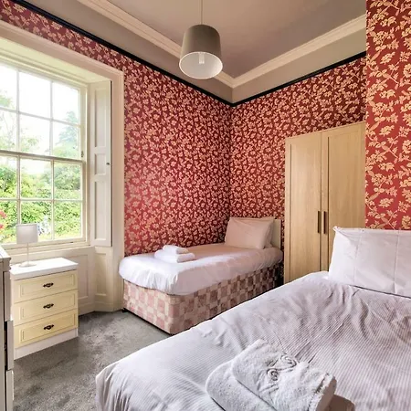 Authentic 3br By Guestready *