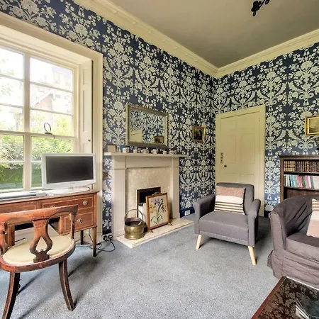 Authentic 3br By Guestready